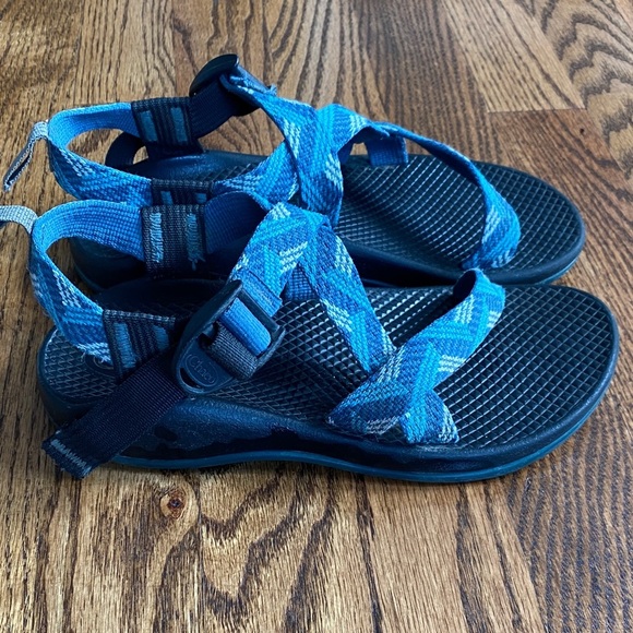 Blue/turquoise/white kids Chaco sandals, size 3. Excellent condition ships quick - Picture 2 of 15
